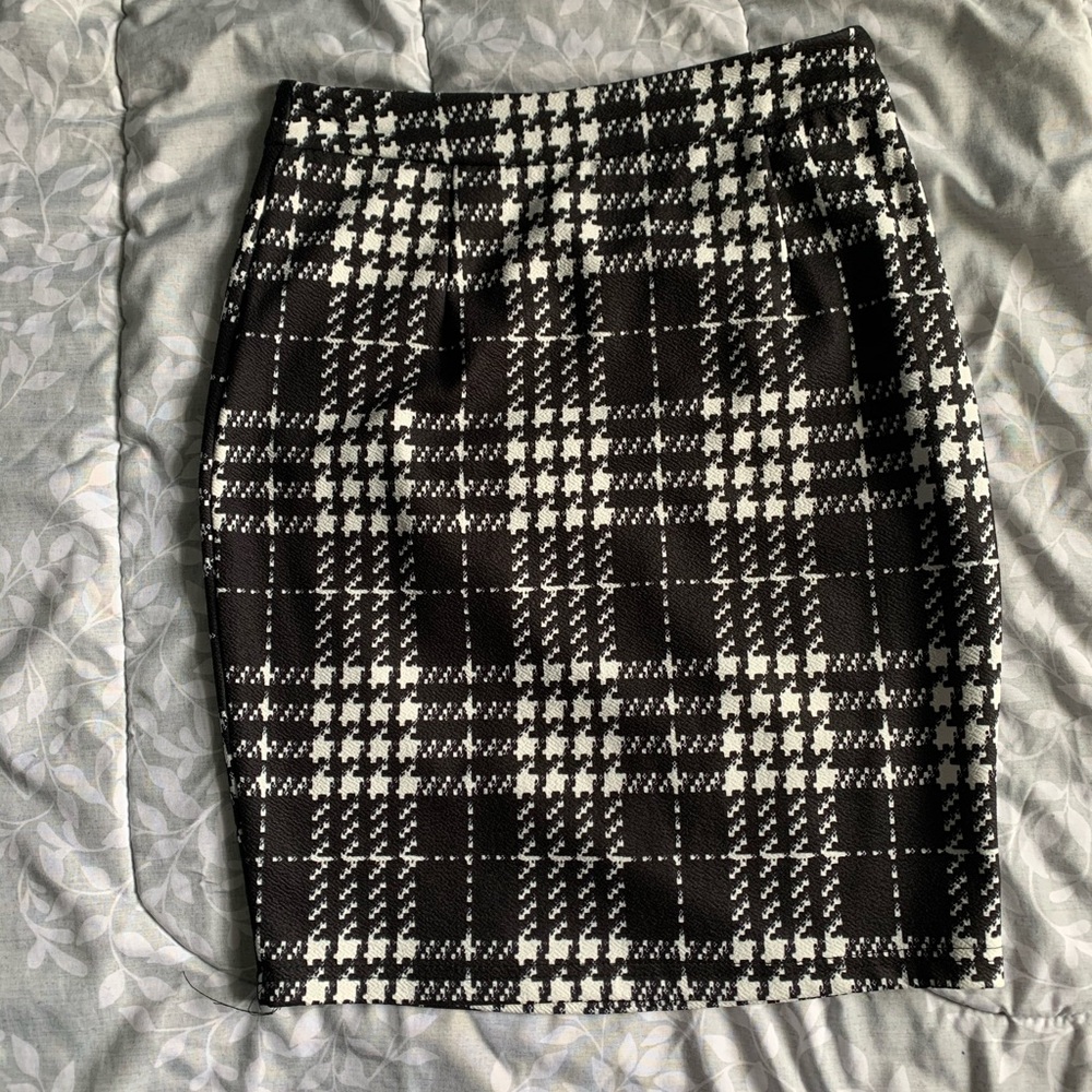 Plaid textured bodycon skirt